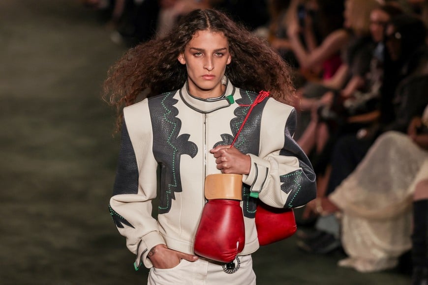 A model presents a creation by designer Nicolas Ghesquiere during the Louis Vuitton Cruise 2027 collection show in New York City, U.S., May 20, 2026. REUTERS/Jeenah Moon