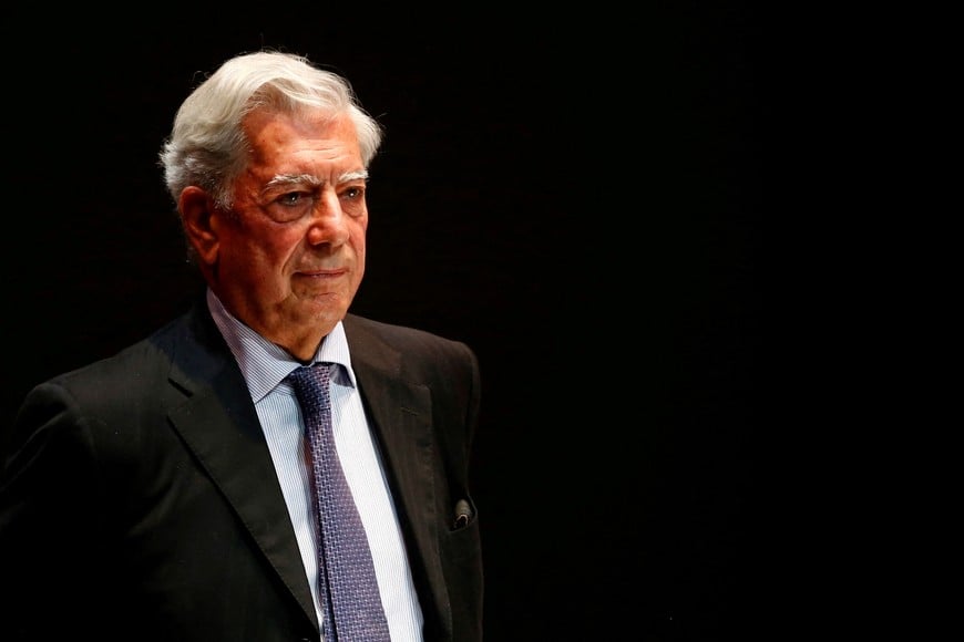 FILE PHOTO: Peruvian writer and Nobel literature laureate Mario Vargas Llosa attends a forum in support of Venezuela's opposition in Caracas, Venezuela April 24, 2014. REUTERS/Jorge Silva/File Photo