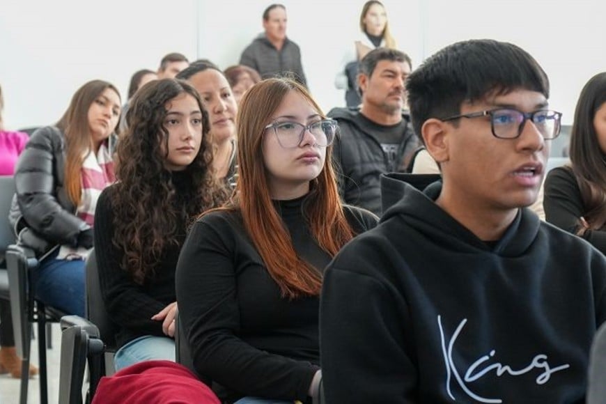 Estudiantes que cuentan con destacados méritos académicos y reúnen las condiciones establecidas en el acuerdo firmado entre ambas instituciones, tienen la posibilidad de acceder a estudios superiores.