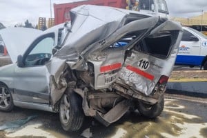 Triple choque fatal entre un camión y dos utilitarios en la Panamericana.