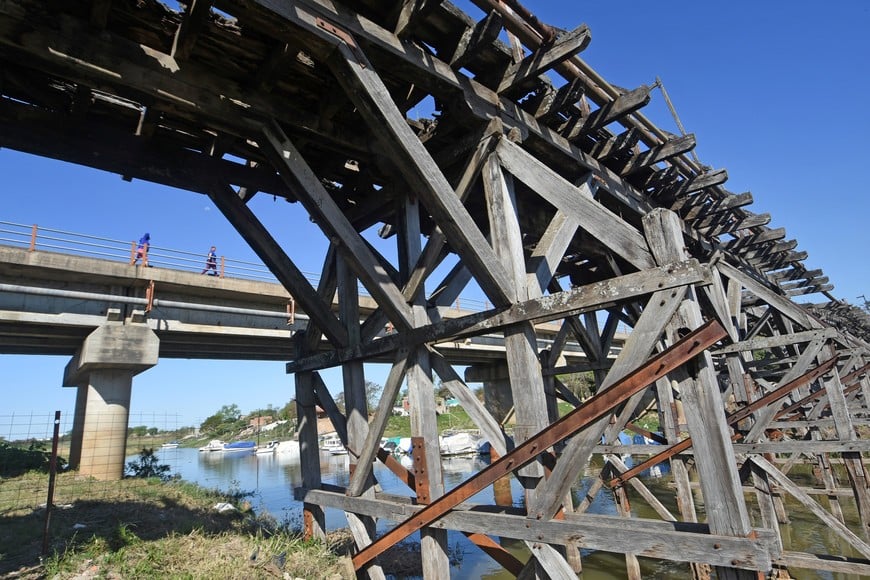 La preciosa estructura del Puente Palito, castigada por el paso del tiempo. Fernando Nicola.