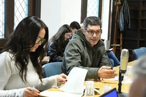 El proyecto de acuamación de Damián Pullaro en Rosario busca establecer un sistema funerario más ecológico, mientras el municipio evalúa el impacto de sus residuos líquidos.