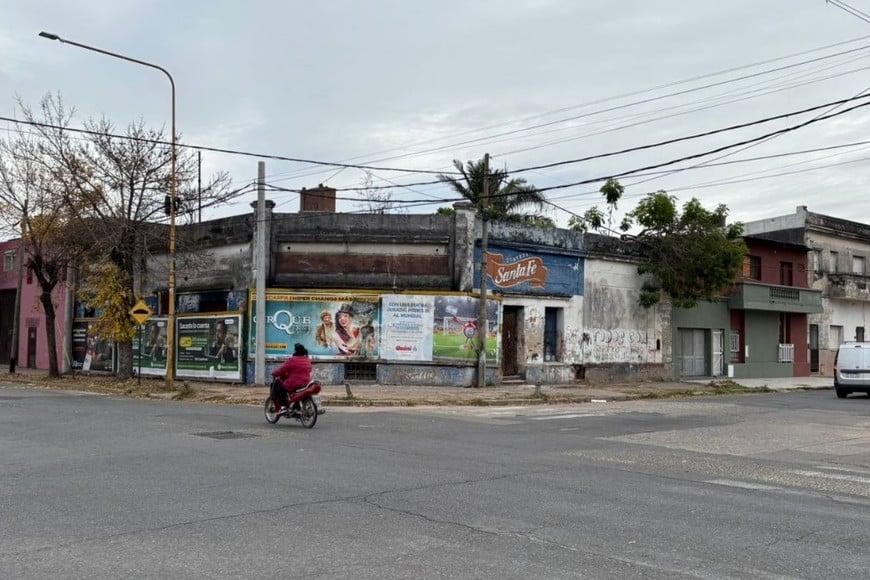 Inmueble abandonado ubicado en la intersección de Monseñor Zazpe y Dr. Zavalla