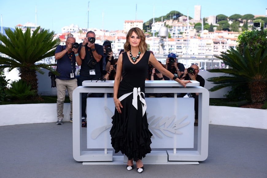 Cast member Penelope Cruz poses during a photocall for the film "La bola negra" (The Black Ball) in competition at the 79th Cannes Film Festival in Cannes, France, May 22, 2026. REUTERS/Manon Cruz