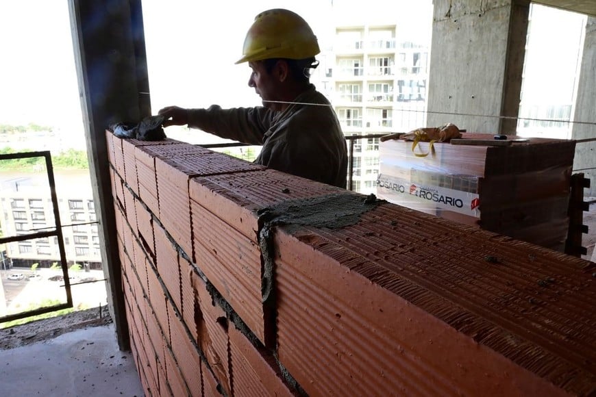 El rubro de la construcción moviliza el empleo genuino. Foto: Flavio Raina