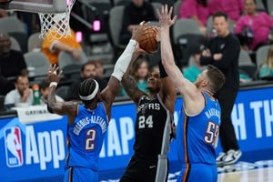 Los Thunder reaccionan a tiempo y golpean a los Spurs en el Oeste