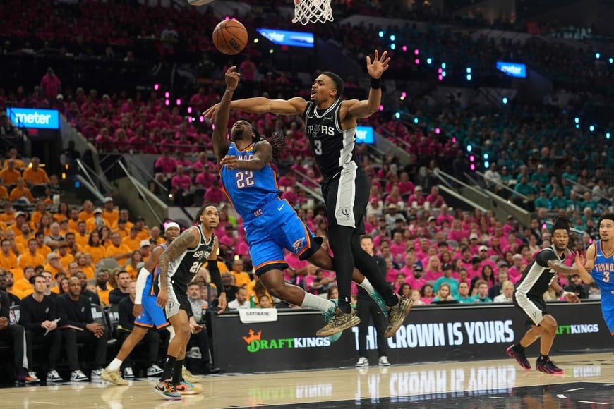 May 22, 2026; San Antonio, Texas, USA; Oklahoma City Thunder guard Cason Wallace (22) shoots the ball over San Antonio Spurs forward Keldon Johnson (3) in the first half during game three of the western conference finals for the 2026 NBA playoffs at Frost Bank Center. Mandatory Credit: Scott Wachter-Imagn Images