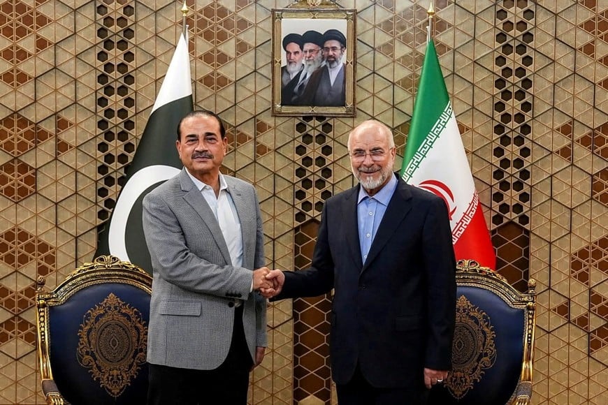 Iranian Parliament Speaker Mohammad Bagher Ghalibaf meets with chief of Defence Forces of Pakistan, Field Marshal Asim Munir, in Tehran, Iran, May 23, 2026. Iranian Parliament Speaker Office/WANA (West Asia News Agency)/Handout via REUTERS ATTENTION EDITORS - THIS PICTURE WAS PROVIDED BY A THIRD PARTY.