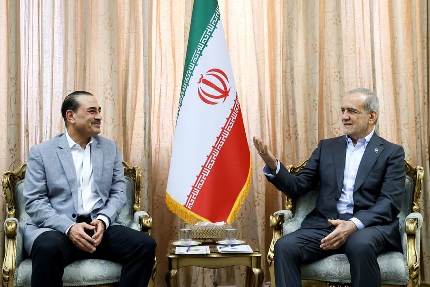 Iranian President Masoud Pezeshkian meets with chief of Defence Forces of Pakistan, Field Marshal Asim Munir, in Tehran, Iran, May 23, 2026. Iran's Presidential website/WANA (West Asia News Agency)/Handout via REUTERS ATTENTION EDITORS - THIS PICTURE WAS PROVIDED BY A THIRD PARTY.