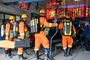La explosión en China dejó al menos 90 muertos y todavía hay personas atrapadas.