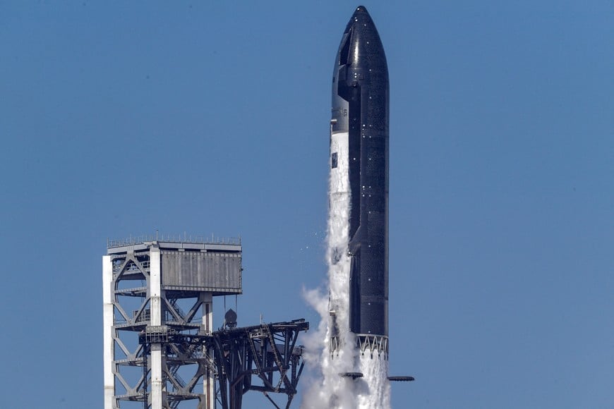 The SpaceX Starship and Super Heavy Booster lifts off on its 12th test flight from the SpaceX launch complex in Starbase, Texas, U.S., May 22, 2026. REUTERS/Steve Nesius