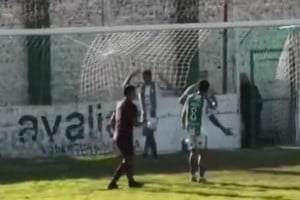 Douglas Haig reclamó un gol fantasma ante Gimnasia de Chivilcoy.