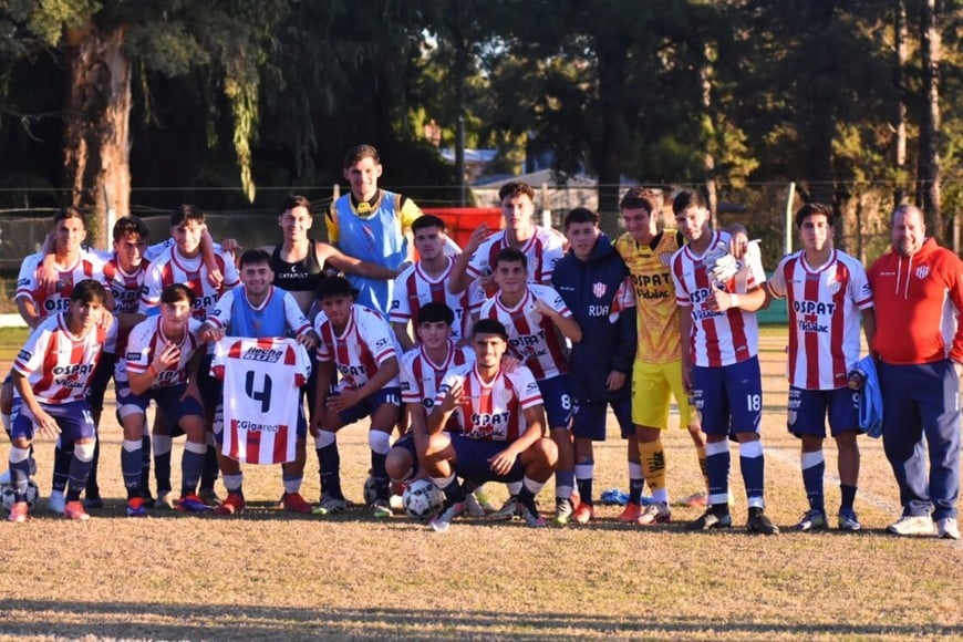 Los pibes de Unión después del triunfo ante Colón.