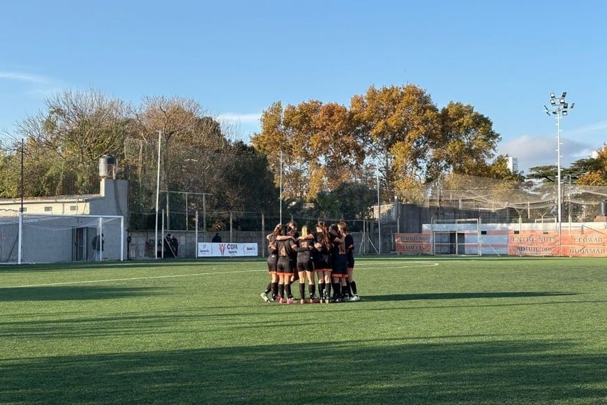El equipo rosarino revirtió la serie y continúa en carrera en el certamen provincial.