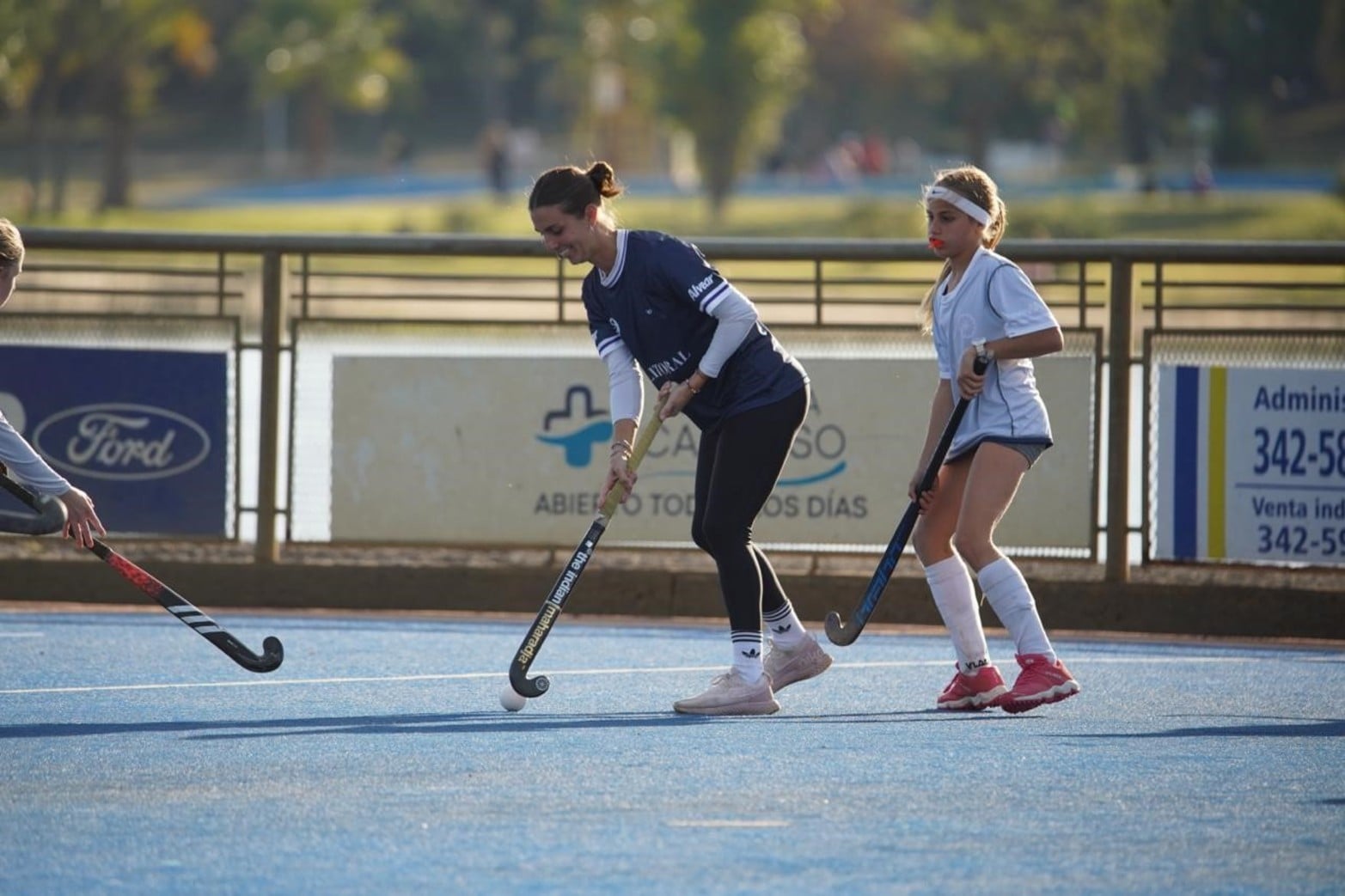 La experiencia permitió a las participantes compartir cancha con una jugadora de Las Leonas.