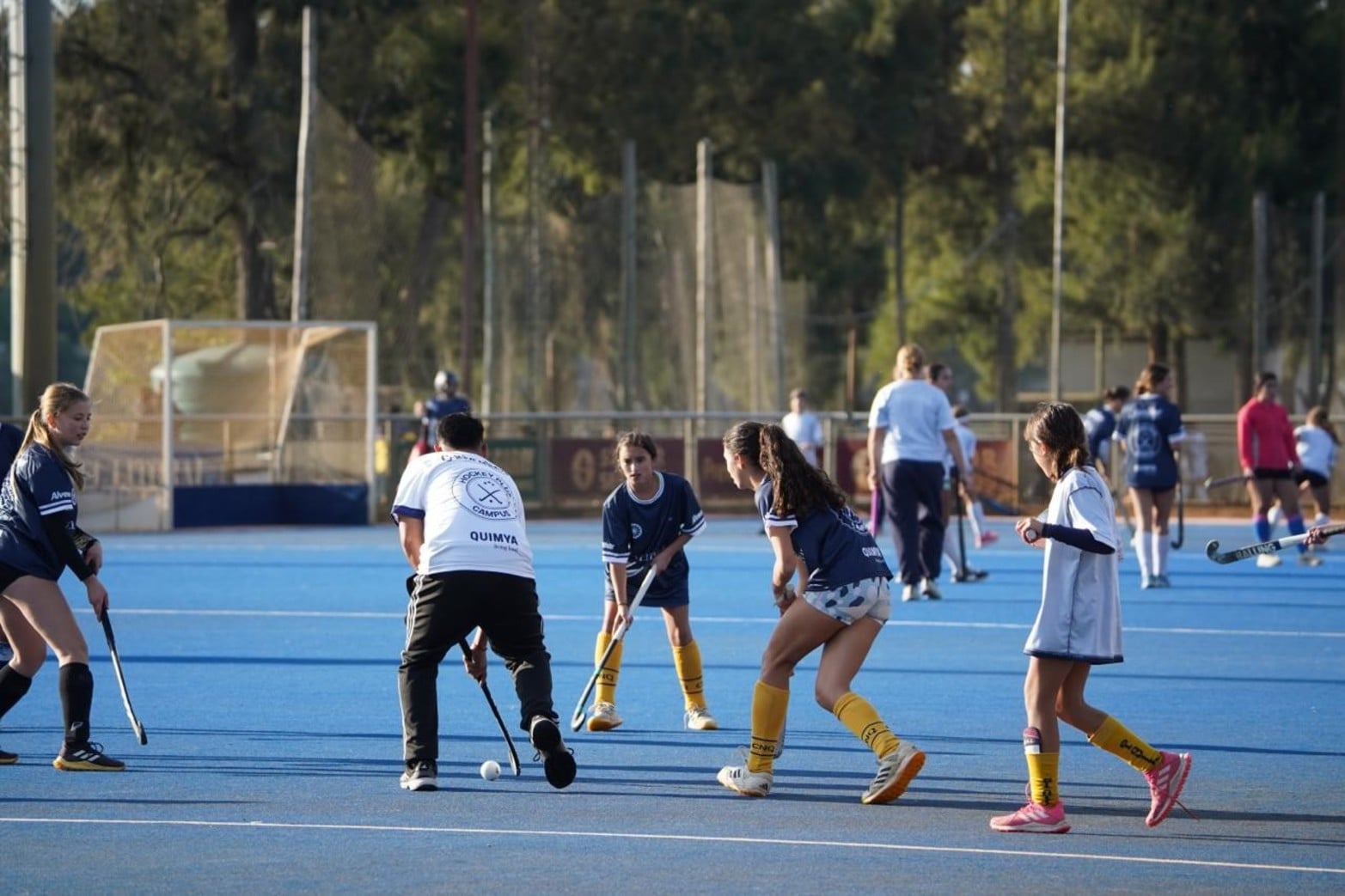 La propuesta combinó prácticas en cancha, actividades recreativas y espacios de formación deportiva.