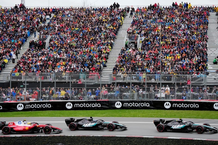 Formula One F1 - Canadian Grand Prix -  Circuit Gilles Villeneuve, Montreal, Quebec, Canada - May 24, 2026
Ferrari's Lewis Hamilton, Mercedes' George Russell and Mercedes' Andrea Kimi Antonelli in action during the race REUTERS/Mathieu Belanger