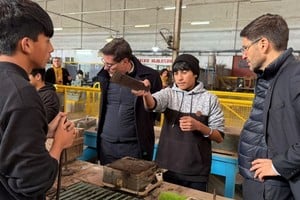 Pullaro y Goity encabezaron nuevas entregas de fondos FANI para escuelas de la ciudad de Santa Fe.
