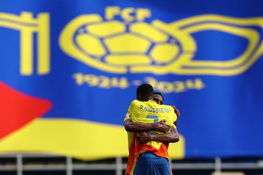 Soccer Football - World Cup - South American Qualifiers - Colombia v Argentina - Estadio Metropolitano, Barranquilla, Colombia - September 10, 2024
Colombia's Yerson Mosquera celebrates scoring their first goal with teammate REUTERS/Luisa Gonzalez