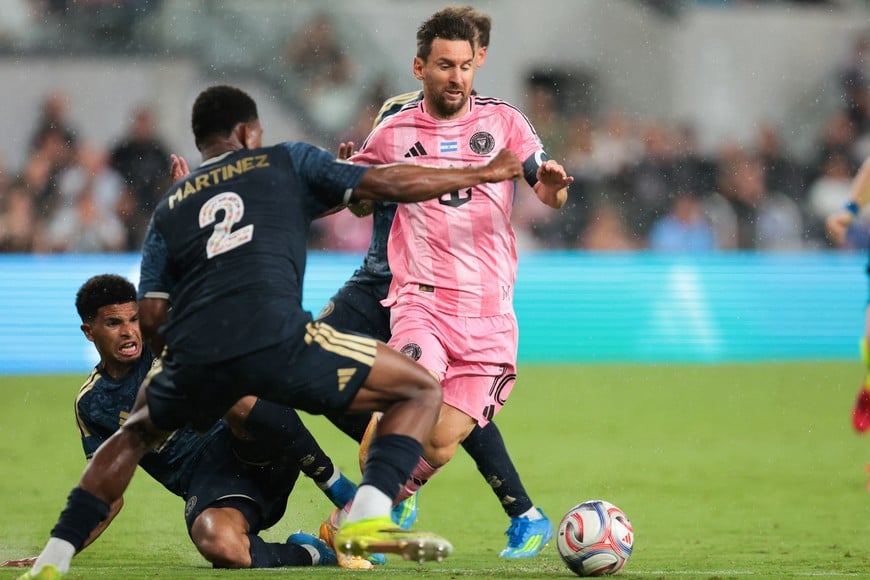 May 24, 2026; Miami, Florida, USA; Inter Miami CF forward Lionel Messi (10) dribbles the ball against Philadelphia Union defender Geiner Martinez (2) during the second half at Nu Stadium. Mandatory Credit: Sam Navarro-Imagn Images