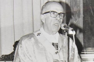 Monseñor Vicente Zazpe oficiando un tedeum en la Catedral Metropolitana santafesina.