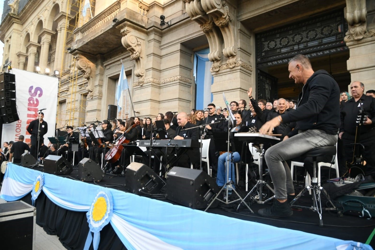 Celebraciones por el 216° aniversario de la Revolución de Mayo en Santa Fe