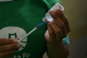 La vacunación está enfocada en adultos mayores y personas con factores de riesgo