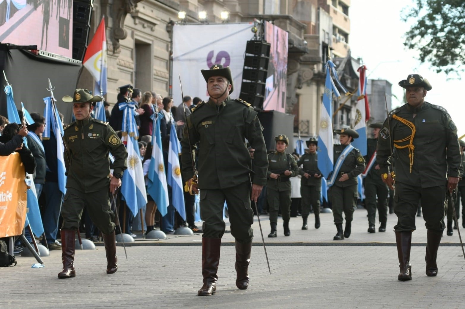 Celebraciones por el 216° aniversario de la Revolución de Mayo en Santa Fe