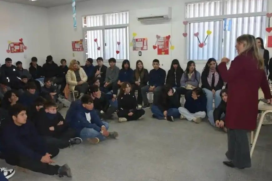 Charla de concientización con alumnos.