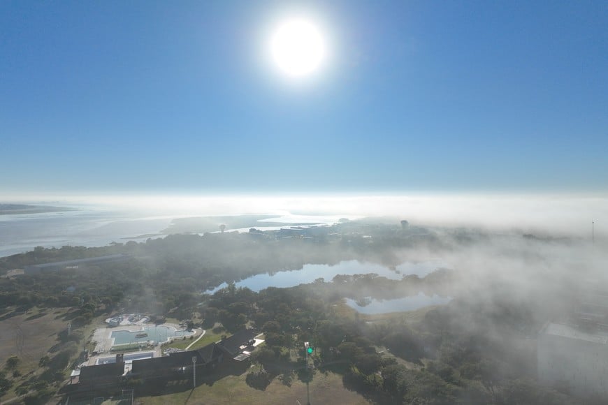 Santa Fe bajo niebla intensa.