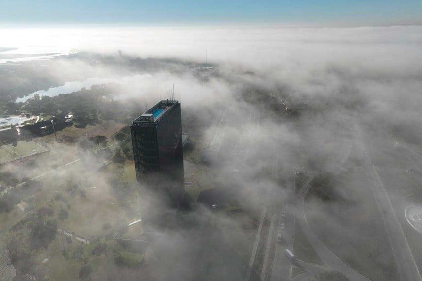 El drone de El Litoral captó imágenes de la niebla. Foto: Fernando Nicola