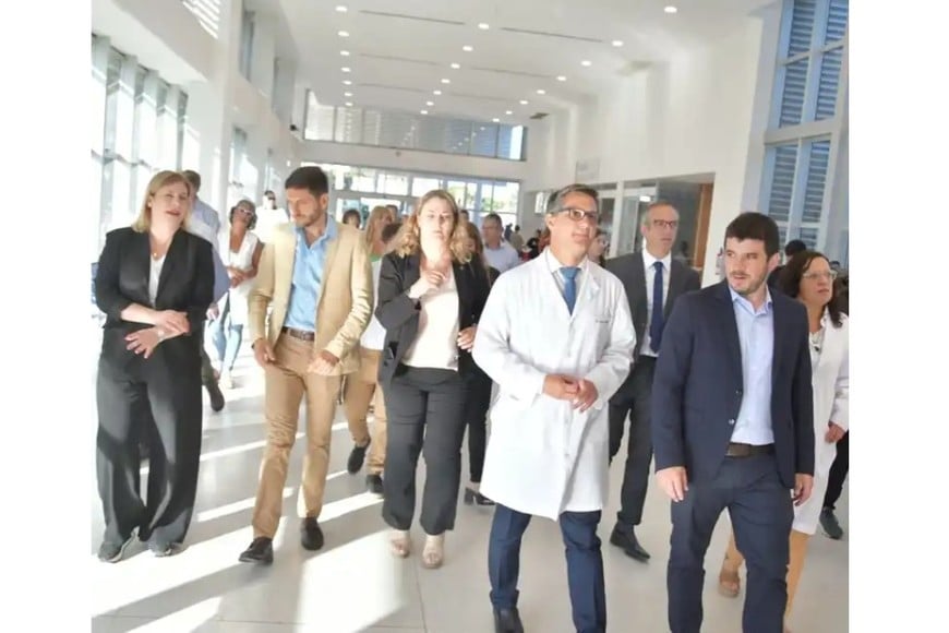 Última visita del gobernador Pullaro, junto al director Juan Ferrer, la ministra Ciancio y el intendente Leonel Chiarella.