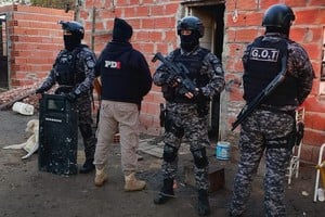 Seis detenidos tras una serie de allanamientos por ataques armados.