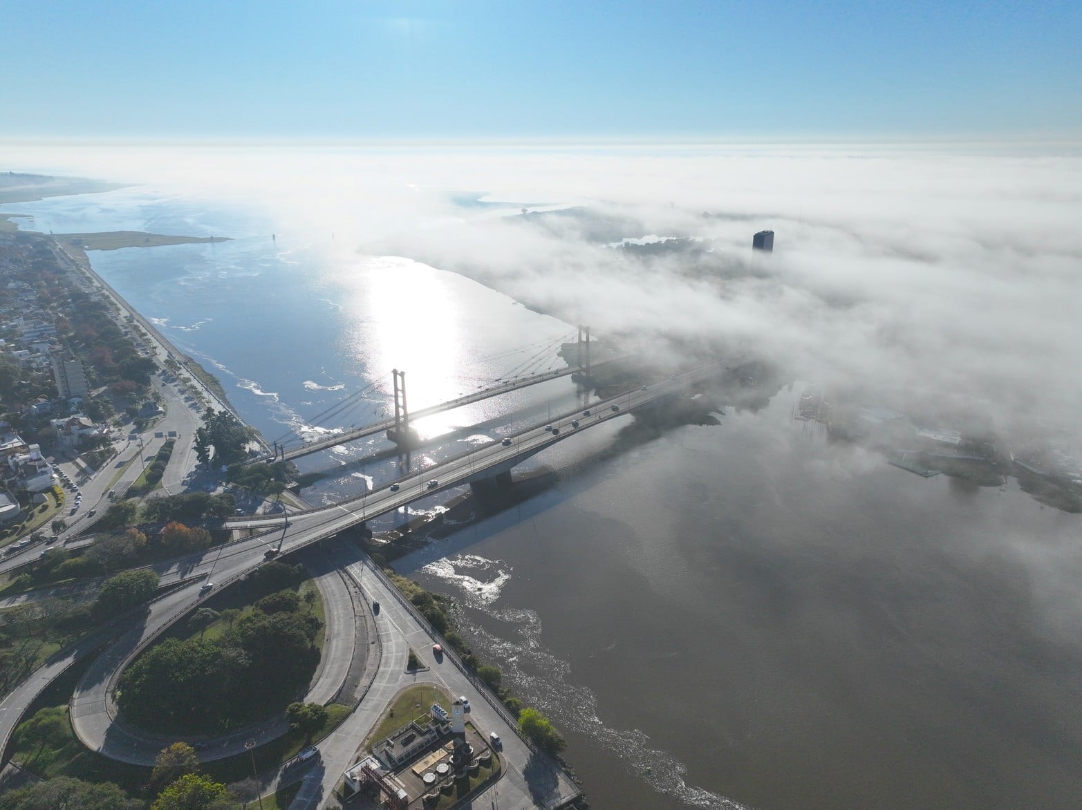Santa Fe bajo niebla intensa.
