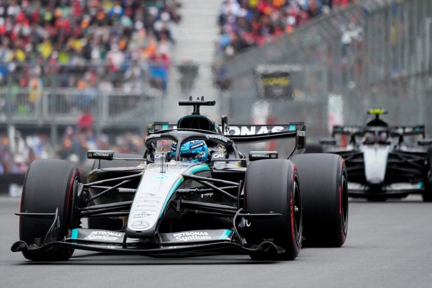 Formula One F1 - Canadian Grand Prix - Circuit Gilles Villeneuve, Montreal, Quebec, Canada - May 24, 2026
Mercedes' George Russell and Mercedes' Andrea Kimi Antonelli in action during the race REUTERS/Mathieu Belanger