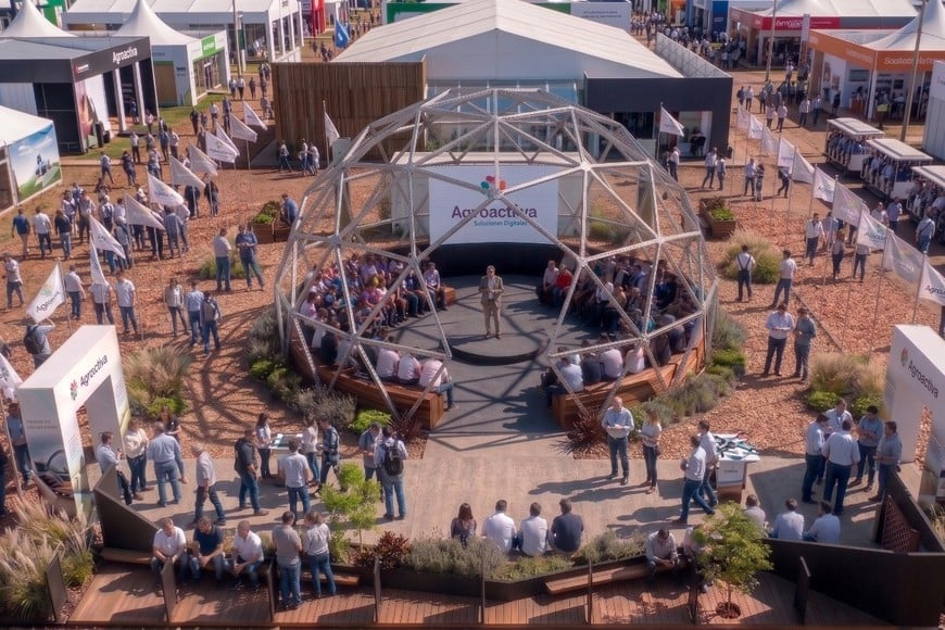 Contará con 1.400 metros cuadrados destinados a charlas, conferencias, networking y encuentros estratégicos entre productores, empresarios, técnicos, instituciones y referentes del ecosistema agroindustrial.
