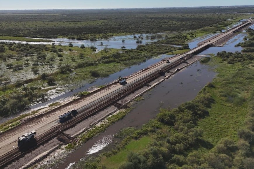 Los trabajos, que registran un avance del 20 %, abarcan además la recomposición de aproximadamente 1.750 metros de ruta en el acceso al puente