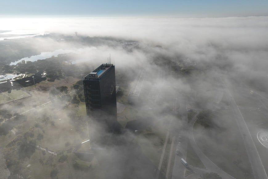 Santa Fe bajo niebla intensa.