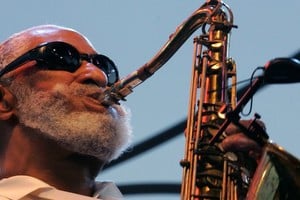 Rollins actuando en el Juan-les-pins Jazz Festival, en el sur de Francia, el 22 de julio de 2005. Foto: Archivo El Litoral