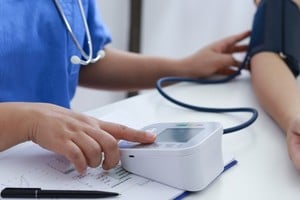 La detección temprana es fundamental para evitar daños en órganos vitales.