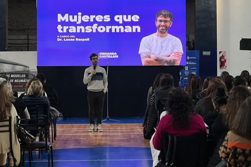 El Club Jorge Newbery fue sede de encuentros abiertos sobre adolescencia, vínculos y acompañamiento.