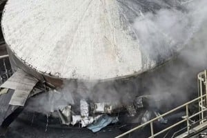 Unos 40 bomberos y paramédicos acudieron al lugar.