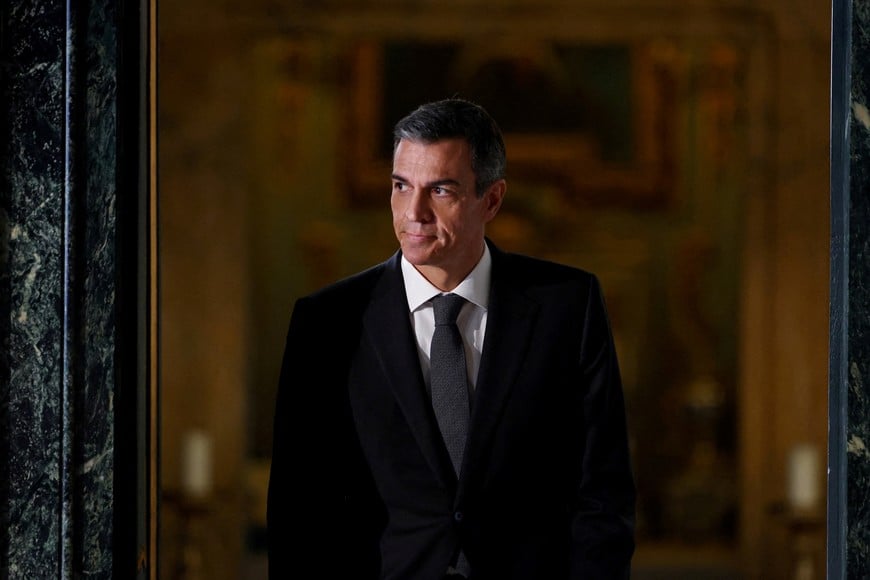 Spanish Prime Minister Pedro Sanchez walks, on the day he holds a press conference at the Spanish Embassy to the Vatican after meeting Pope Leo XIV, in Rome, Italy, May 27, 2026. REUTERS/Francesco Fotia     TPX IMAGES OF THE DAY