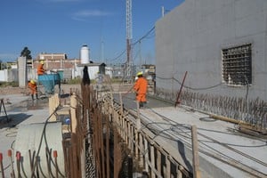 La Provincia pidió regularidad en los pagos para sostener el ritmo de ejecución. Crédito: Manuel Fabatía.