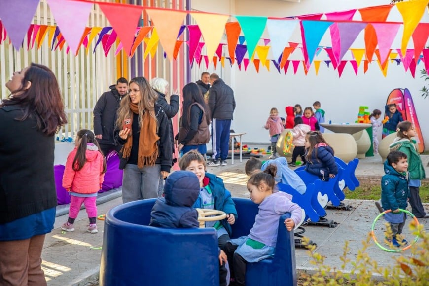 “Quiero agradecer al gobernador y al ministro porque esta obra comenzó con otra gestión, pero ellos tuvieron la decisión de finalizarla para cumplir el sueño de toda la comunidad educativa”, agregó.