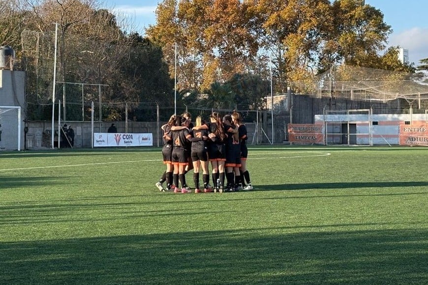ADIUR goleó 8 a 0 en la vuelta y avanzó a octavos de final. Foto: Bianca Ossola.