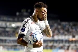 El diagnóstico médico confirmó que el jugador sufre una lesión de grado dos, lo que complica su participación en los próximos partidos internacionales. Foto: REUTERS / Marcelo Machado De Melo.