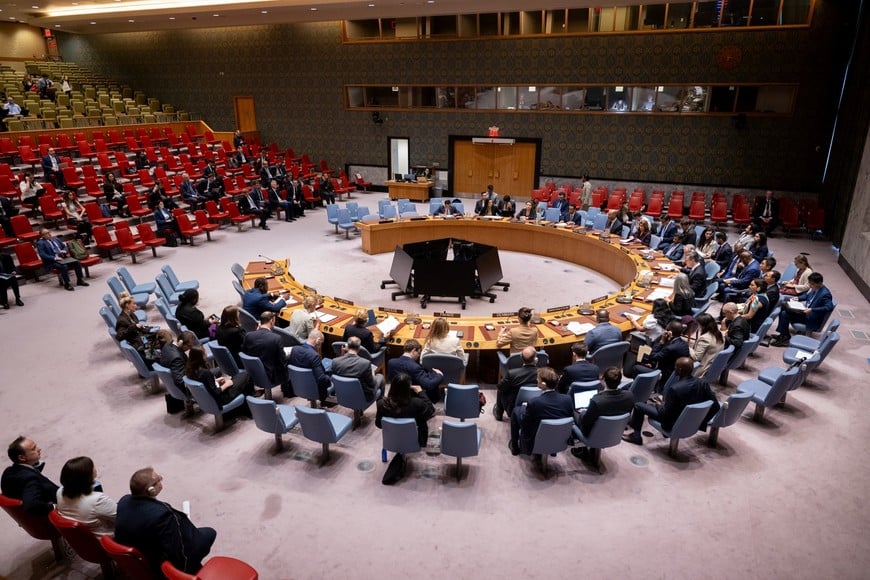 (260528) -- NACIONES UNIDAS, 28 mayo, 2026 (Xinhua) -- El Consejo de Seguridad sostiene una reunión sobre Ucrania en la sede de la ONU, en Nueva York, el 28 de mayo de 2026. El secretario general de la ONU, António Guterres, pidió el jueves una desescalada inmediata y sostenida del conflicto en Ucrania. (Xinhua/Manuel Elias/ONU) (da) (ra) (ce)