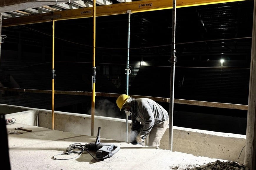 Provincia incorporó tareas nocturnas para acelerar los trabajos rumbo a los Suramericanos 2026.