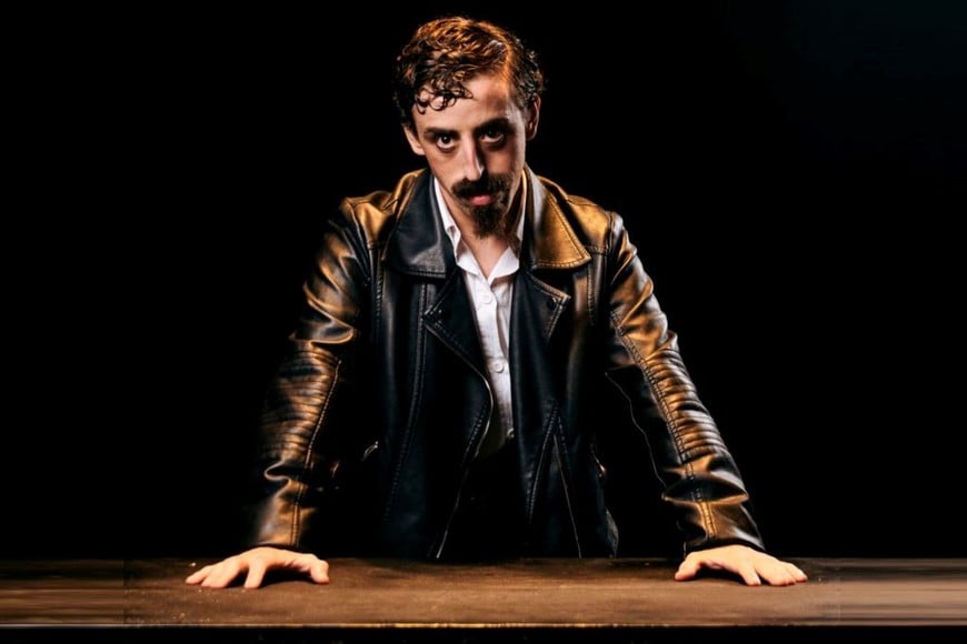 Festival Uaifai: José Seguro en “La turbulenta ética de un sicario”, con texto de Jorge Zanzio y dirección de Juan Manuel Gruber.